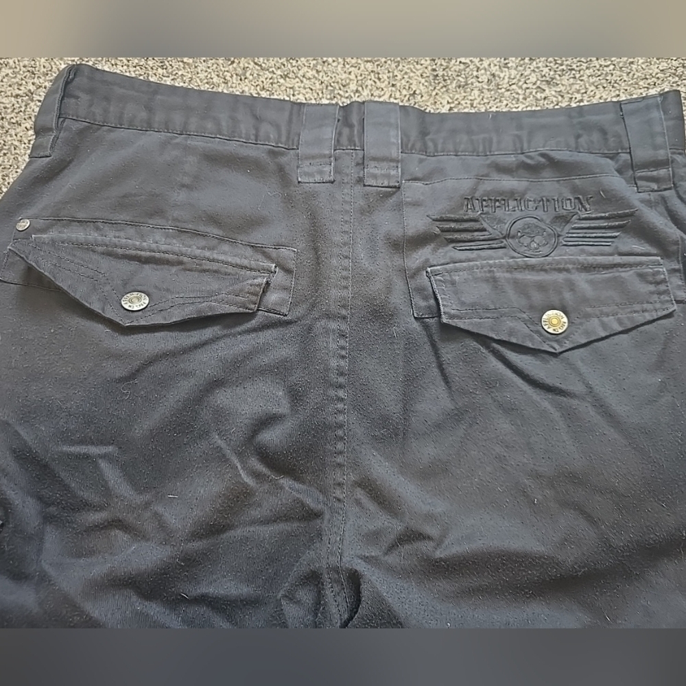 VTG Affliction Black Cargo Shorts Y2K Streetwear Edgy Mens 36 Black - Picture 6 of 14